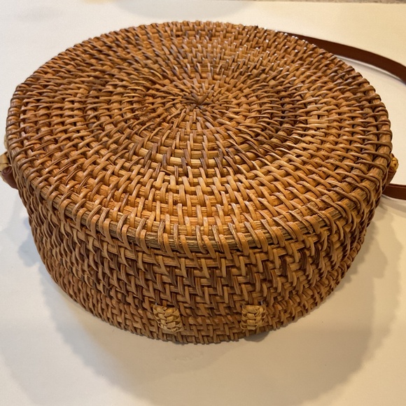 Handwoven Round Woven Shoulder Bag with Leather Handle - Picture 5 of 7